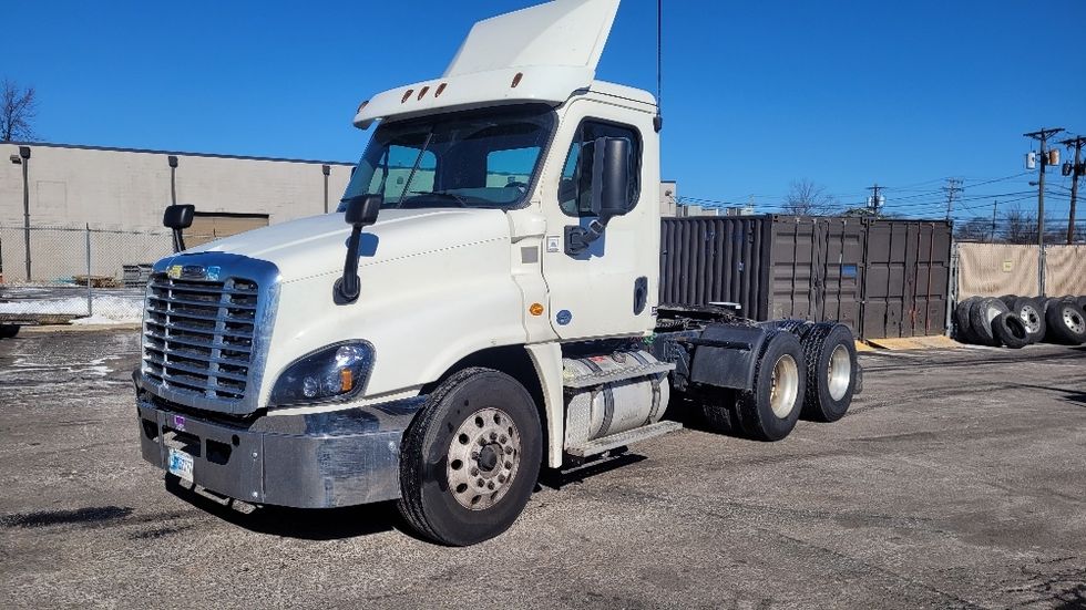 Day Cab Tractor-Heavy Duty Tractors-Freightliner-2018-Cascadia 12564ST-Dayton-NJ-255,405\n\t\tmiles-$ 46,000 - Image 3