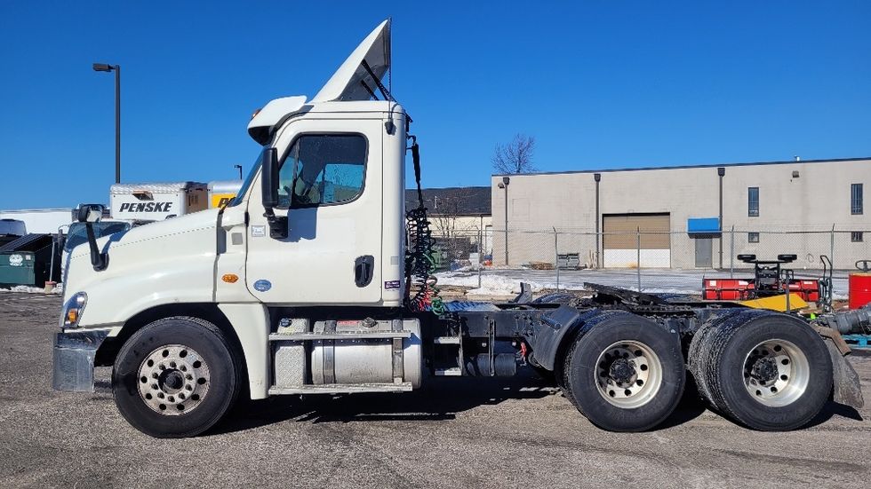Day Cab Tractor-Heavy Duty Tractors-Freightliner-2018-Cascadia 12564ST-Dayton-NJ-255,405\n\t\tmiles-$ 46,000 - Image 4