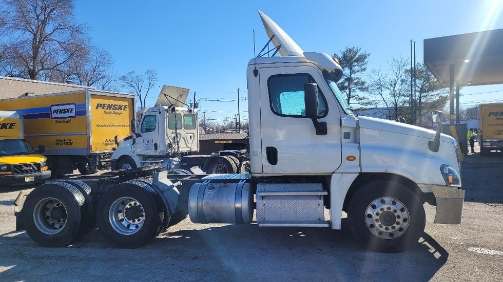 Day Cab Tractor-Heavy Duty Tractors-Freightliner-2018-Cascadia 12564ST-Dayton-NJ-255,405\n\t\tmiles-$ 46,000 - Image 8