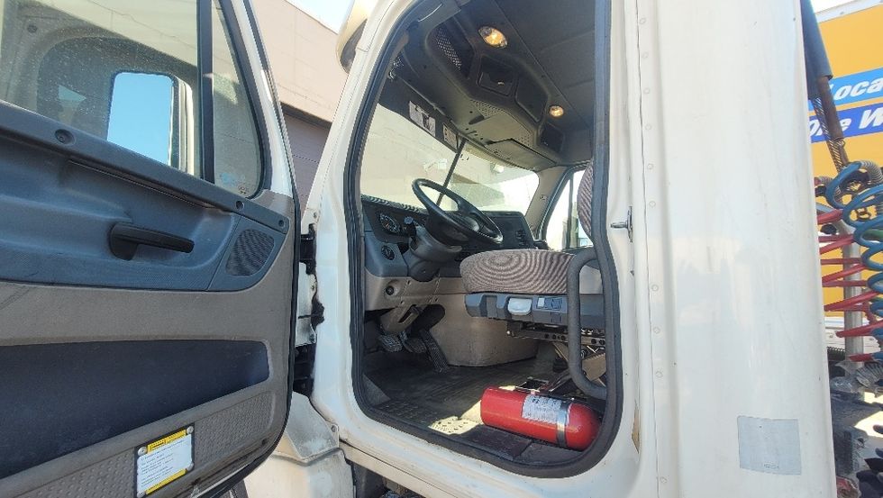 Day Cab Tractor-Heavy Duty Tractors-Freightliner-2018-Cascadia 12564ST-Dayton-NJ-255,405\n\t\tmiles-$ 46,000 - Image 9