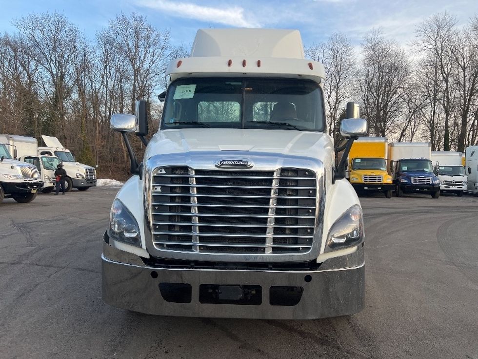 Day Cab Tractor-Heavy Duty Tractors-Freightliner-2018-Cascadia 12564ST-Dayton-NJ-296,495\n\t\tmiles-$ 47,750 - Image 2