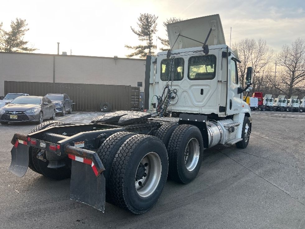 Day Cab Tractor-Heavy Duty Tractors-Freightliner-2018-Cascadia 12564ST-Dayton-NJ-296,495\n\t\tmiles-$ 47,750 - Image 7