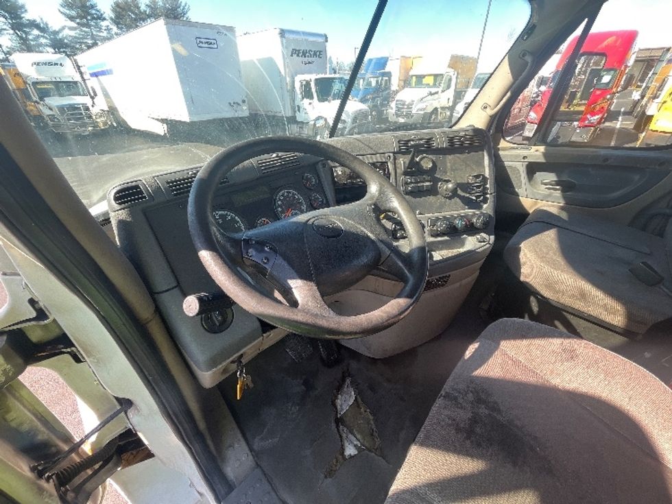 Day Cab Tractor-Heavy Duty Tractors-Freightliner-2018-Cascadia 12564ST-Dayton-NJ-329,519\n\t\tmiles-$ 40,250 - Image 10
