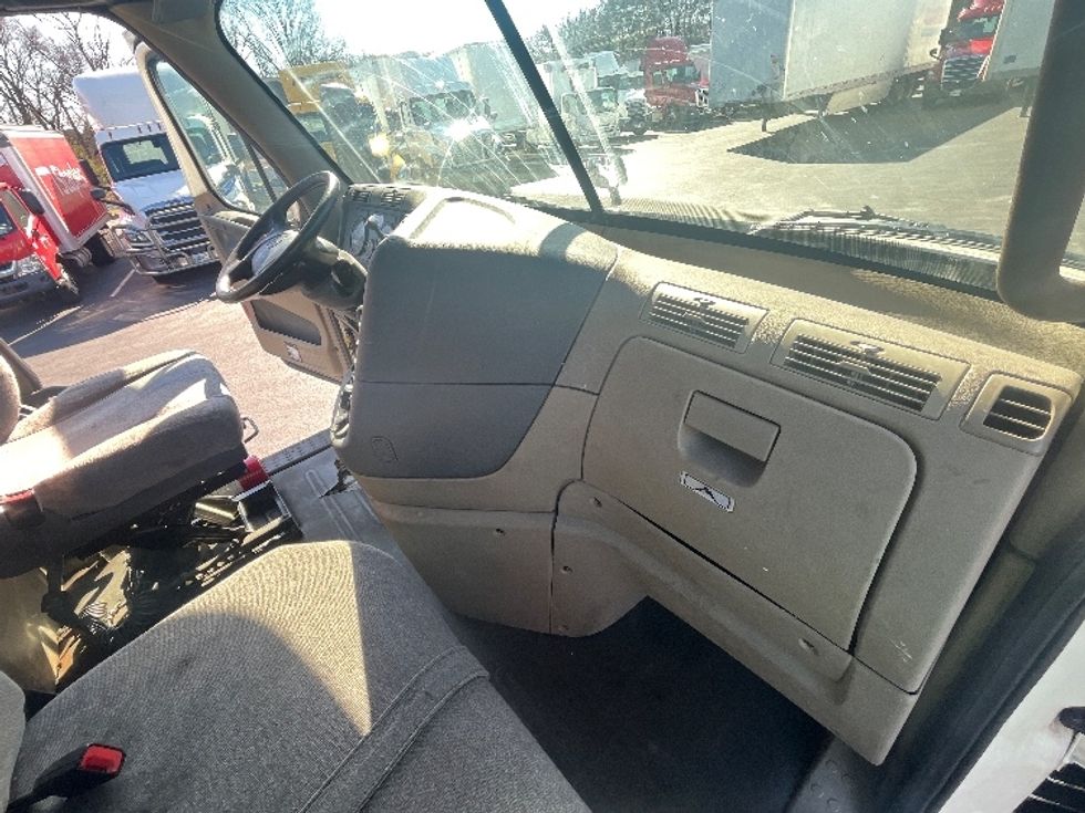 Day Cab Tractor-Heavy Duty Tractors-Freightliner-2018-Cascadia 12564ST-Dayton-NJ-329,519\n\t\tmiles-$ 40,250 - Image 13