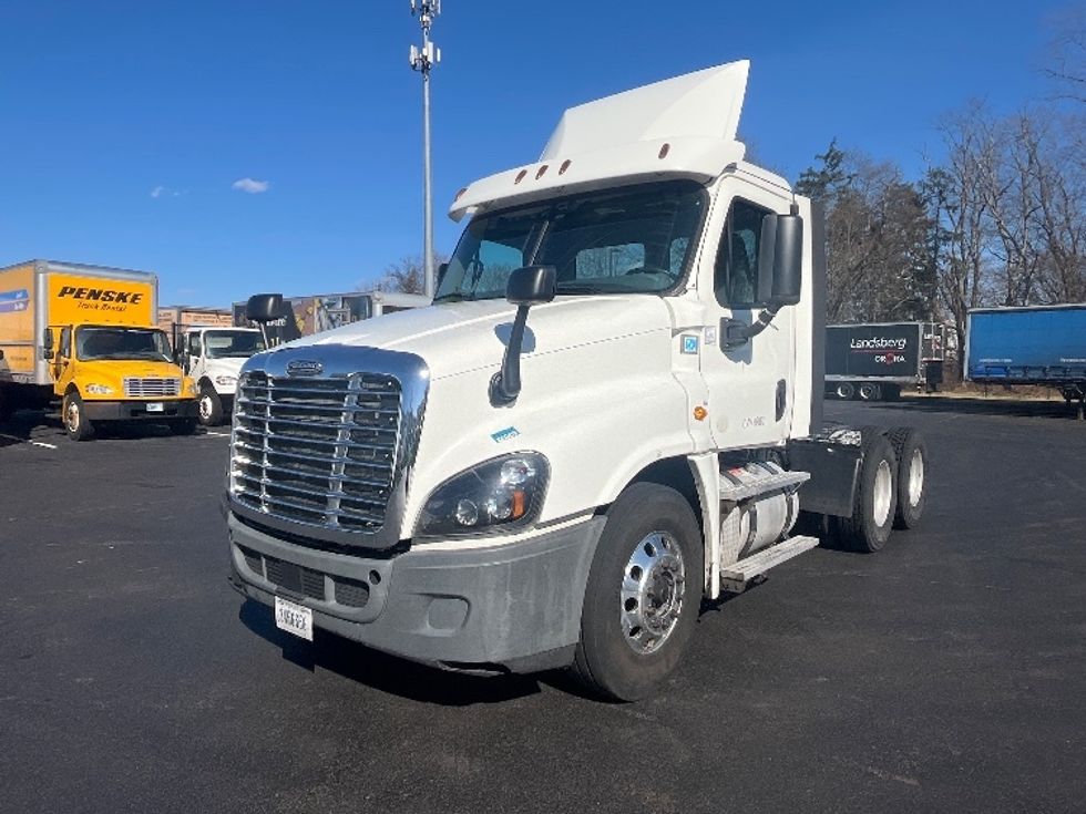 Day Cab Tractor-Heavy Duty Tractors-Freightliner-2018-Cascadia 12564ST-Dayton-NJ-329,519\n\t\tmiles-$ 40,250 - Image 3