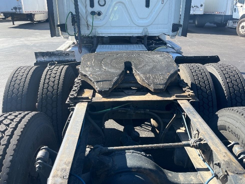 Day Cab Tractor-Heavy Duty Tractors-Freightliner-2018-Cascadia 12564ST-Dayton-NJ-329,519\n\t\tmiles-$ 40,250 - Image 6