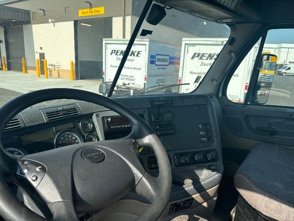 Day Cab Tractor-Heavy Duty Tractors-Freightliner-2018-Cascadia 12564ST-Dayton-NJ-364,160\n\t\tmiles-$ 49,250 - Image 10