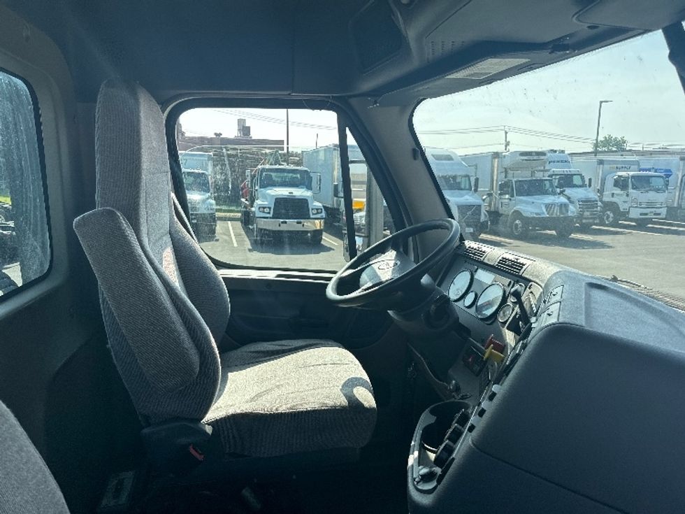 Day Cab Tractor-Heavy Duty Tractors-Freightliner-2018-Cascadia 12564ST-Dayton-NJ-364,160\n\t\tmiles-$ 49,250 - Image 14
