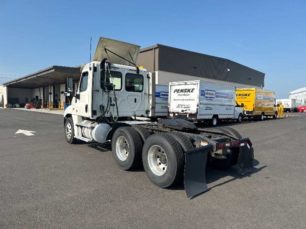 Day Cab Tractor-Heavy Duty Tractors-Freightliner-2018-Cascadia 12564ST-Dayton-NJ-364,160\n\t\tmiles-$ 49,250 - Image 5