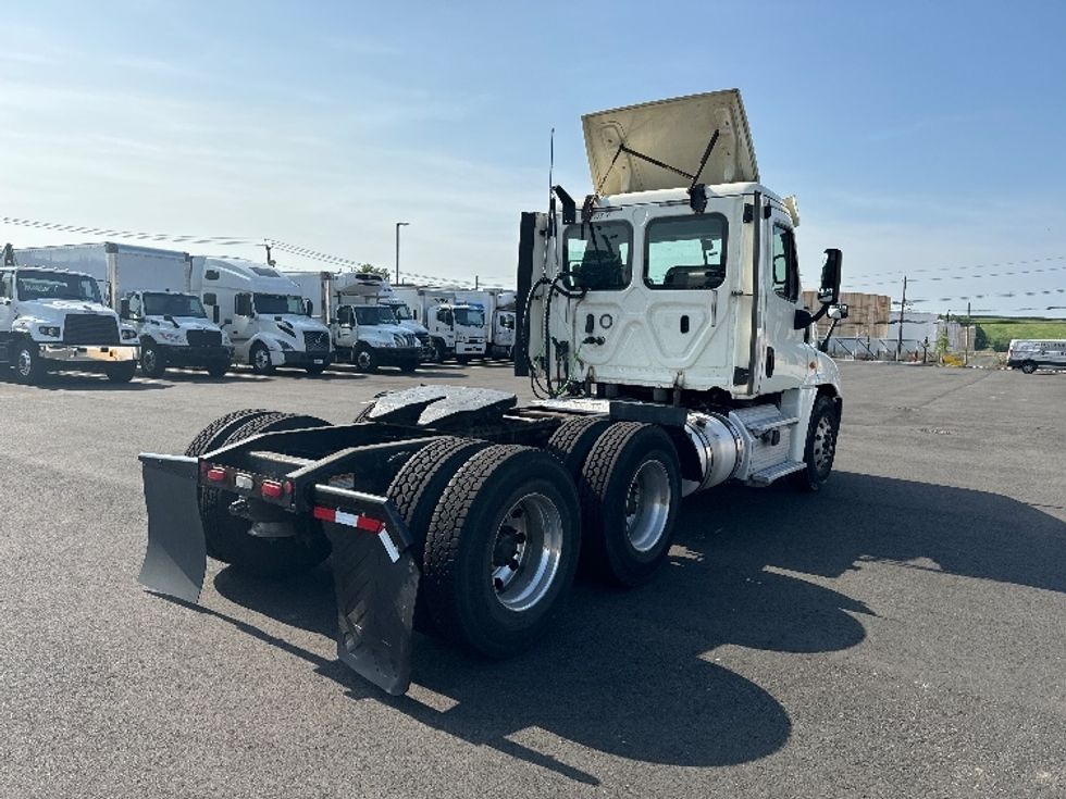 Day Cab Tractor-Heavy Duty Tractors-Freightliner-2018-Cascadia 12564ST-Dayton-NJ-364,160\n\t\tmiles-$ 49,250 - Image 7
