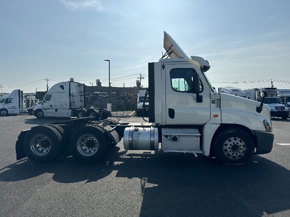 Day Cab Tractor-Heavy Duty Tractors-Freightliner-2018-Cascadia 12564ST-Dayton-NJ-364,160\n\t\tmiles-$ 49,250 - Image 8
