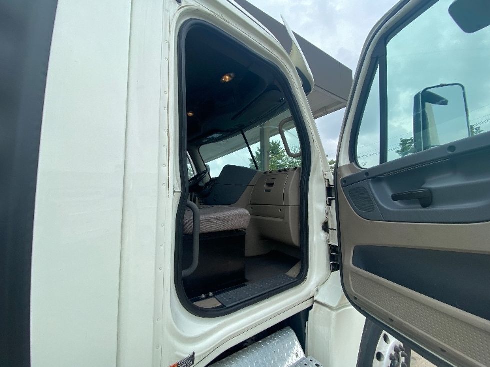 Day Cab Tractor-Heavy Duty Tractors-Freightliner-2018-Cascadia 12564ST-Dayton-NJ-442,991\n\t\tmiles-$ 43,250 - Image 12