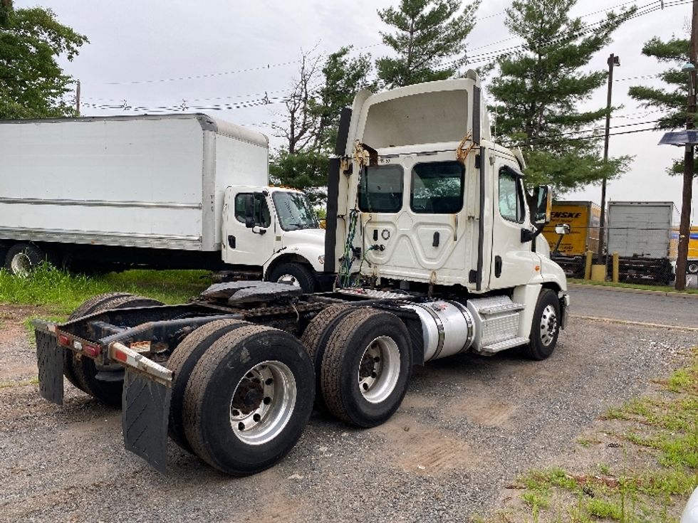 Day Cab Tractor-Heavy Duty Tractors-Freightliner-2018-Cascadia 12564ST-Dayton-NJ-442,991\n\t\tmiles-$ 43,250 - Image 7