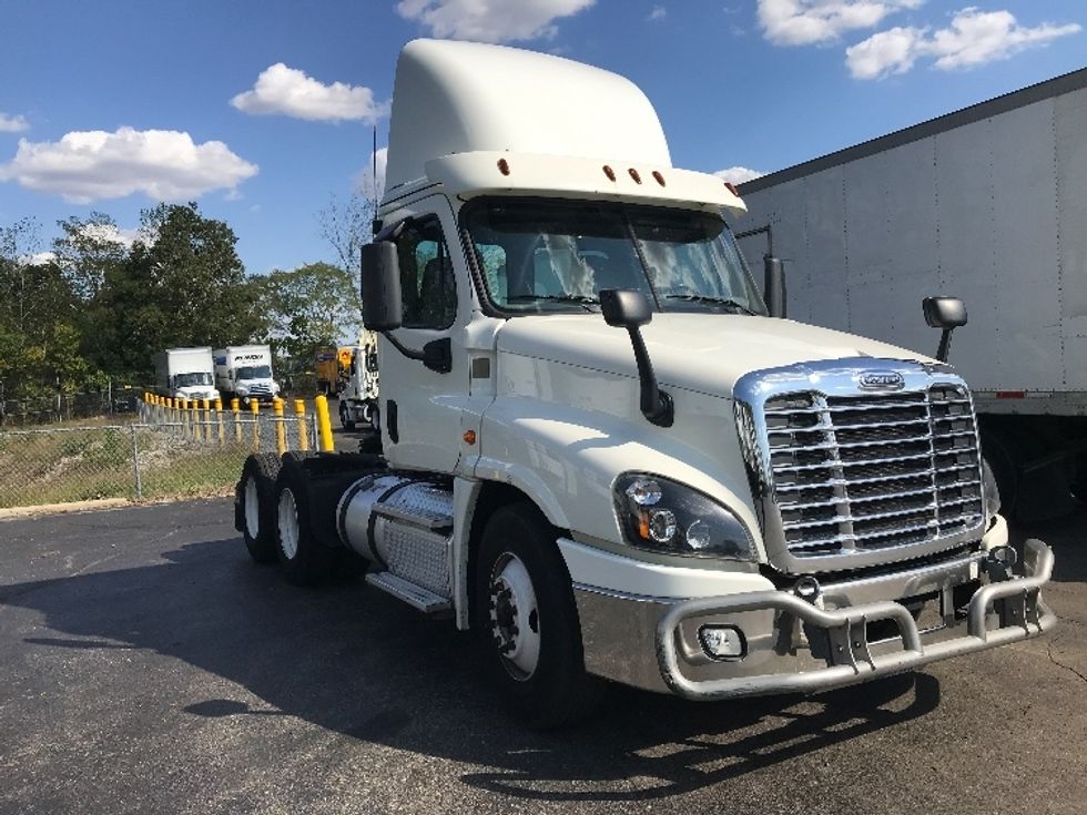 Day Cab Tractor-Heavy Duty Tractors-Freightliner-2018-Cascadia 12564ST-Dayton-OH-414,671\n\t\tmiles-$ 42,000 - Image 3