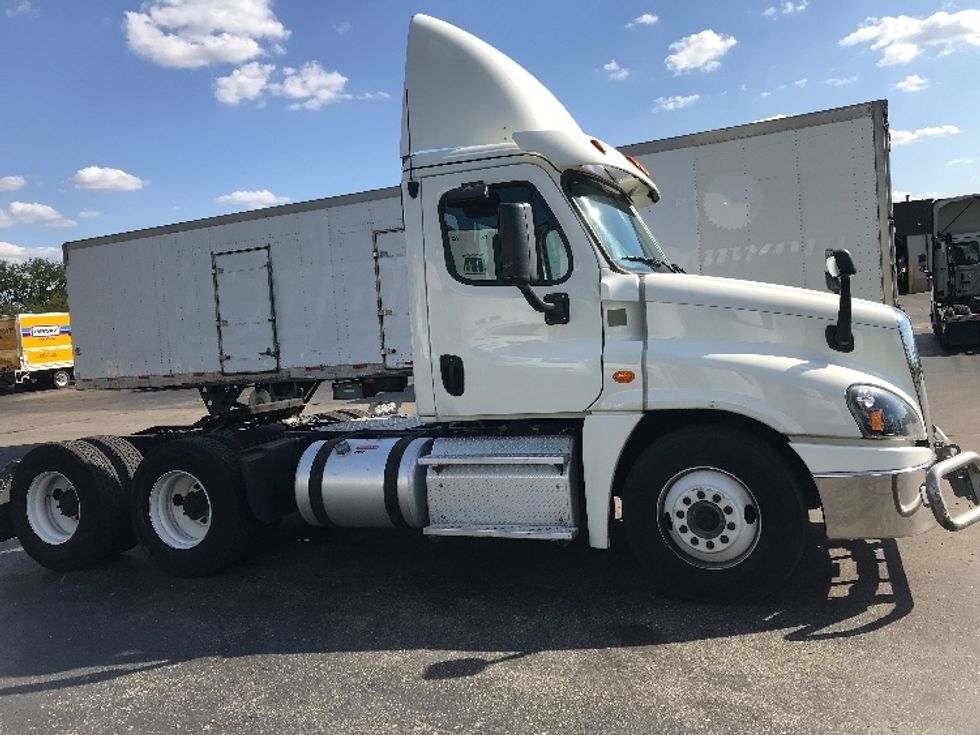 Day Cab Tractor-Heavy Duty Tractors-Freightliner-2018-Cascadia 12564ST-Dayton-OH-414,671\n\t\tmiles-$ 42,000 - Image 4