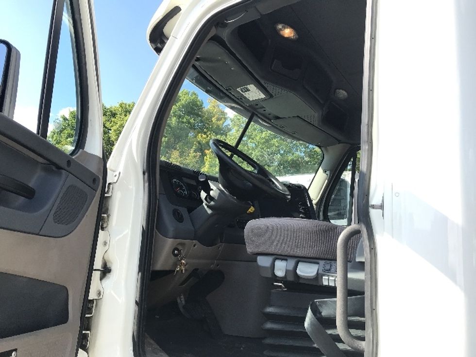 Day Cab Tractor-Heavy Duty Tractors-Freightliner-2018-Cascadia 12564ST-Dayton-OH-414,671\n\t\tmiles-$ 42,000 - Image 9