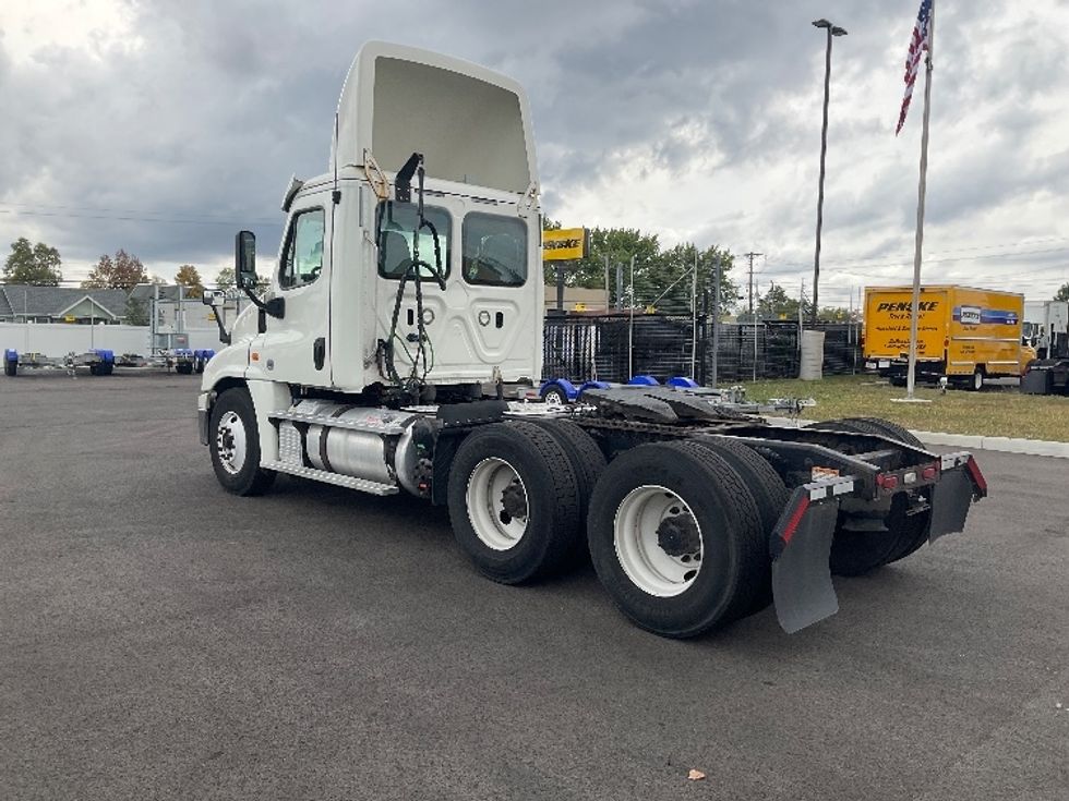 Day Cab Tractor-Heavy Duty Tractors-Freightliner-2018-Cascadia 12564ST-Dayton-OH-426,079\n\t\tmiles-$ 41,250 - Image 5
