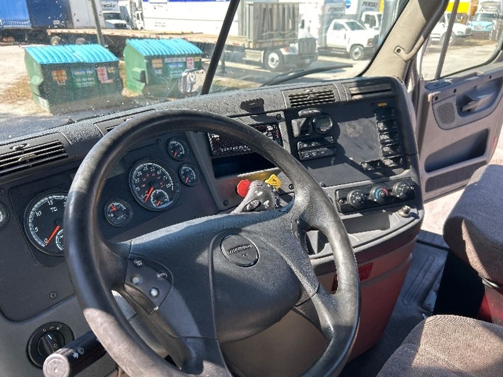 Day Cab Tractor-Heavy Duty Tractors-Freightliner-2018-Cascadia 12564ST-Daytona Beach-FL-808,741\n\t\tmiles-$ 21,000 - Image 10