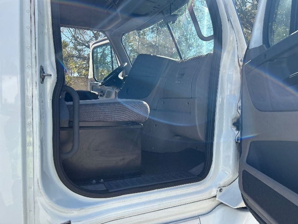 Day Cab Tractor-Heavy Duty Tractors-Freightliner-2018-Cascadia 12564ST-Daytona Beach-FL-808,741\n\t\tmiles-$ 21,000 - Image 12