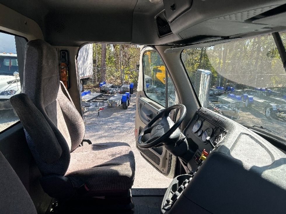 Day Cab Tractor-Heavy Duty Tractors-Freightliner-2018-Cascadia 12564ST-Daytona Beach-FL-808,741\n\t\tmiles-$ 21,000 - Image 14