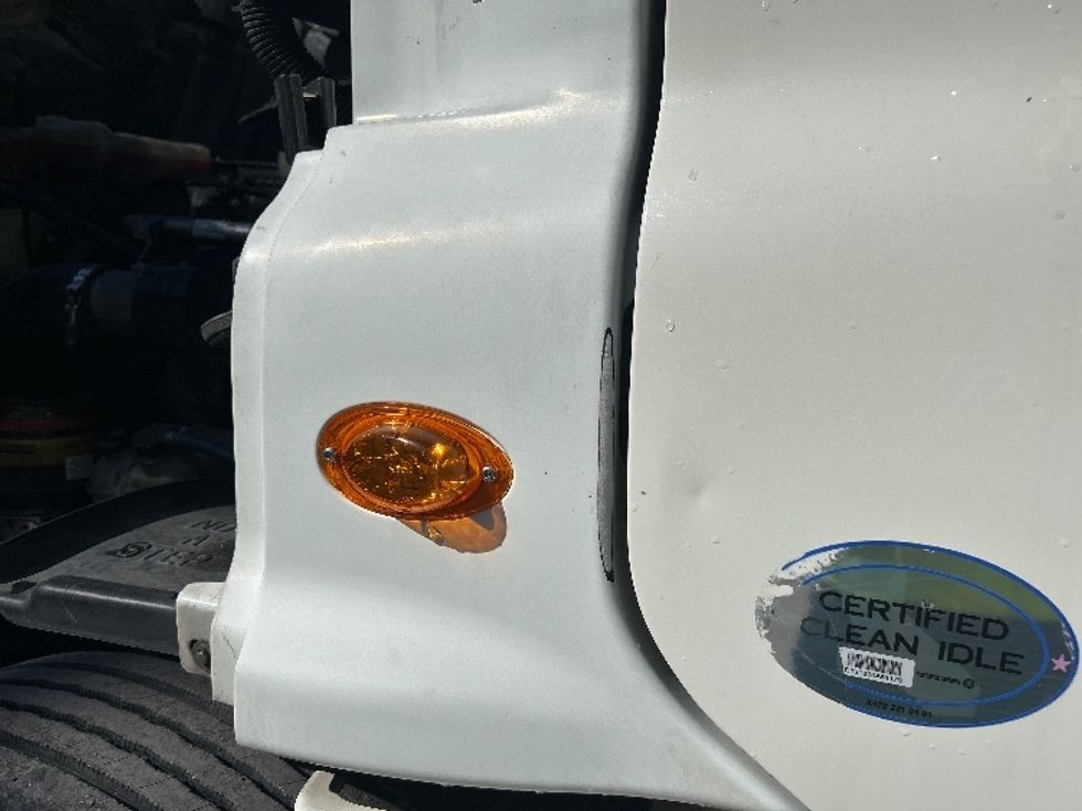 Day Cab Tractor-Heavy Duty Tractors-Freightliner-2018-Cascadia 12564ST-Daytona Beach-FL-808,741\n\t\tmiles-$ 21,000 - Image 19