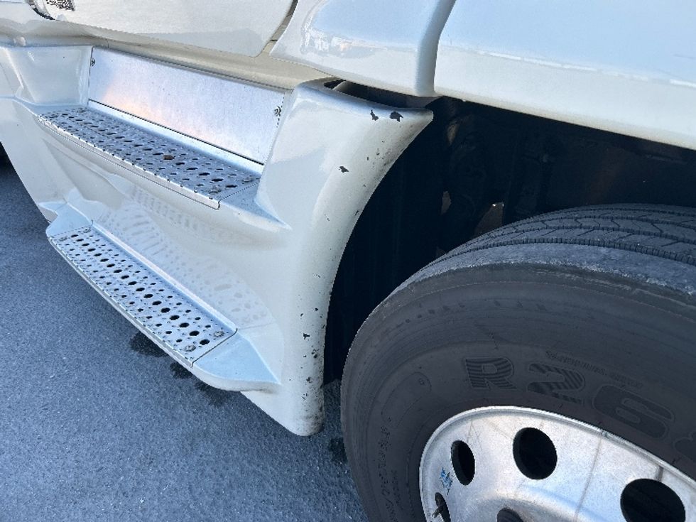 Day Cab Tractor-Heavy Duty Tractors-Freightliner-2018-Cascadia 12564ST-Daytona Beach-FL-808,741\n\t\tmiles-$ 21,000 - Image 20