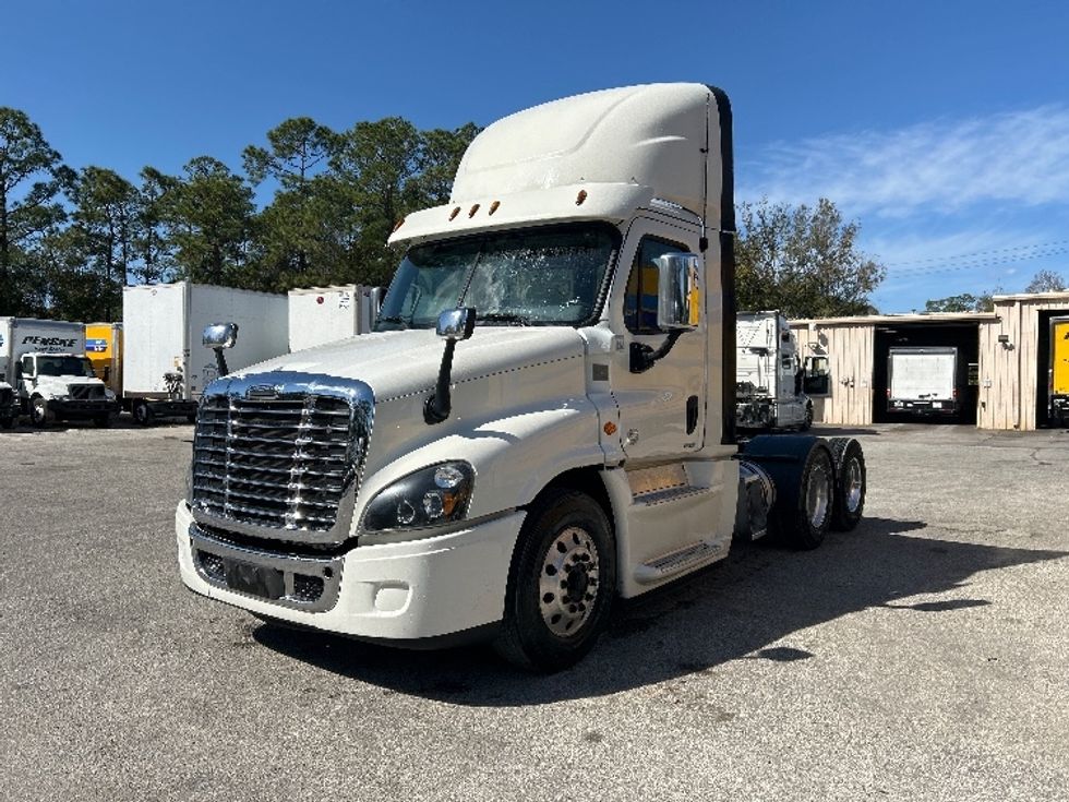 Day Cab Tractor-Heavy Duty Tractors-Freightliner-2018-Cascadia 12564ST-Daytona Beach-FL-808,741\n\t\tmiles-$ 21,000 - Image 3