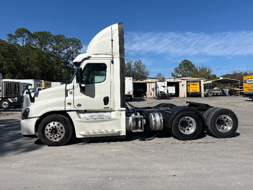 Day Cab Tractor-Heavy Duty Tractors-Freightliner-2018-Cascadia 12564ST-Daytona Beach-FL-808,741\n\t\tmiles-$ 21,000 - Image 4