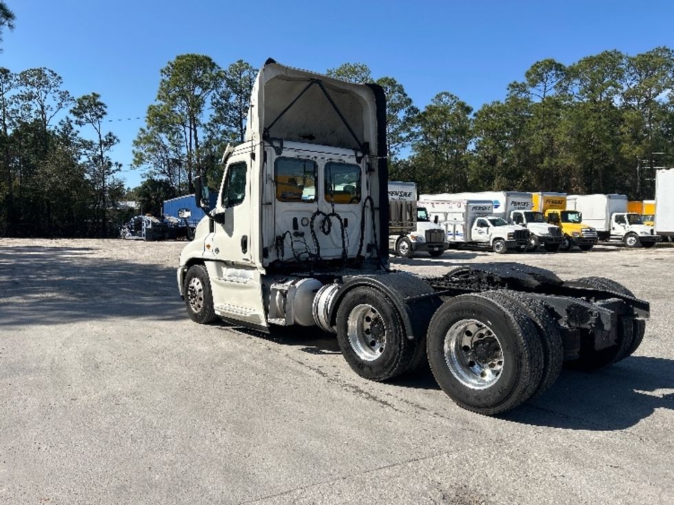 Day Cab Tractor-Heavy Duty Tractors-Freightliner-2018-Cascadia 12564ST-Daytona Beach-FL-808,741\n\t\tmiles-$ 21,000 - Image 5