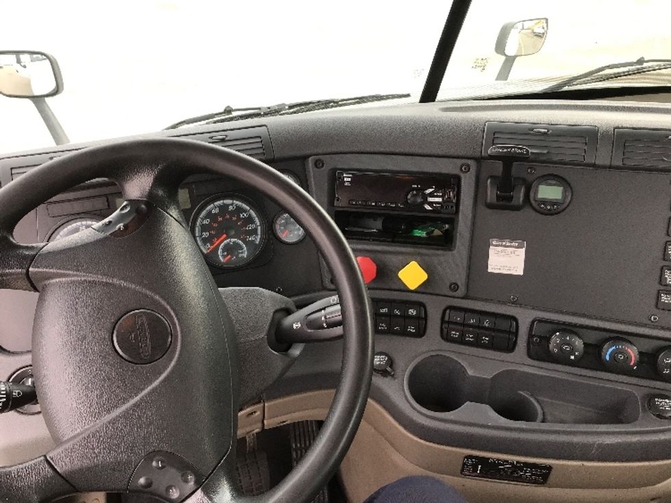 Day Cab Tractor-Heavy Duty Tractors-Freightliner-2018-Cascadia 12564ST-Delta-BC-272,161\n\t\tkm-$ 63,500 - Image 11