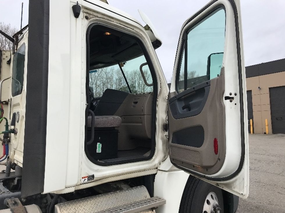 Day Cab Tractor-Heavy Duty Tractors-Freightliner-2018-Cascadia 12564ST-Delta-BC-272,161\n\t\tkm-$ 63,500 - Image 12