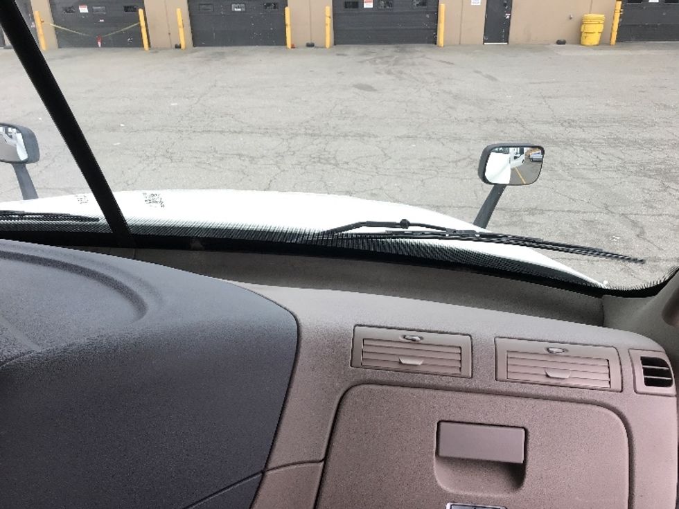 Day Cab Tractor-Heavy Duty Tractors-Freightliner-2018-Cascadia 12564ST-Delta-BC-272,161\n\t\tkm-$ 63,500 - Image 13