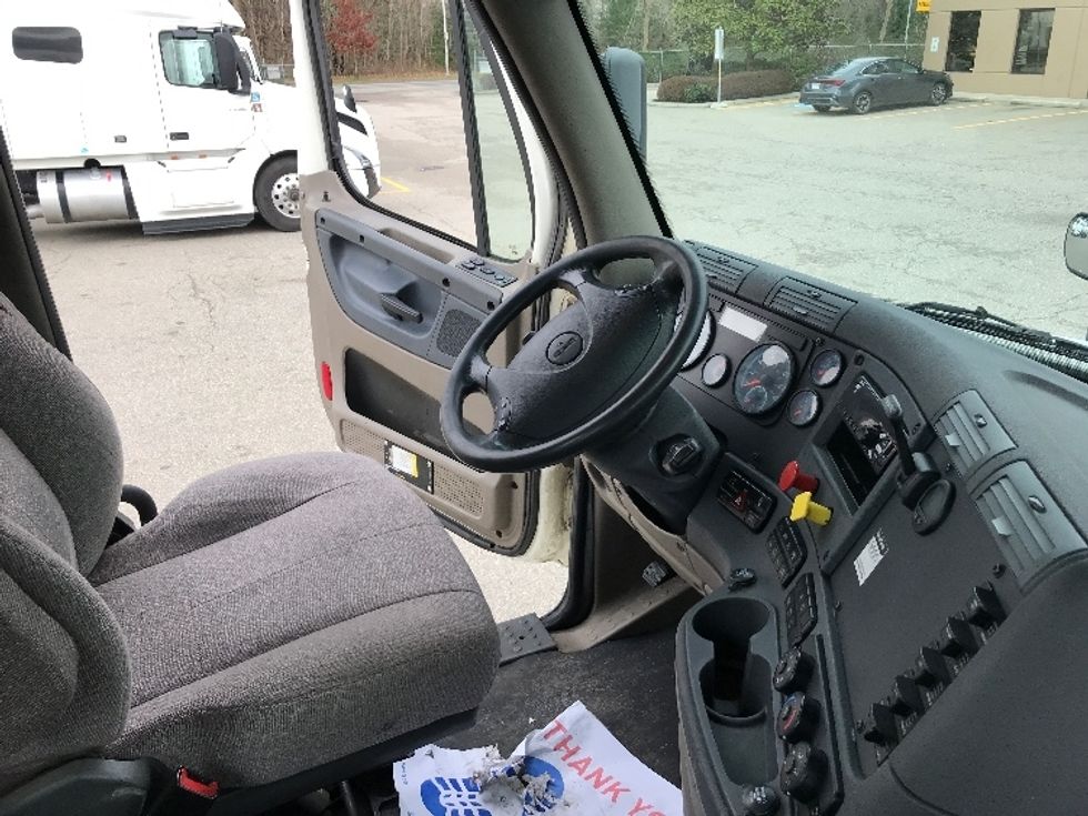 Day Cab Tractor-Heavy Duty Tractors-Freightliner-2018-Cascadia 12564ST-Delta-BC-272,161\n\t\tkm-$ 63,500 - Image 14