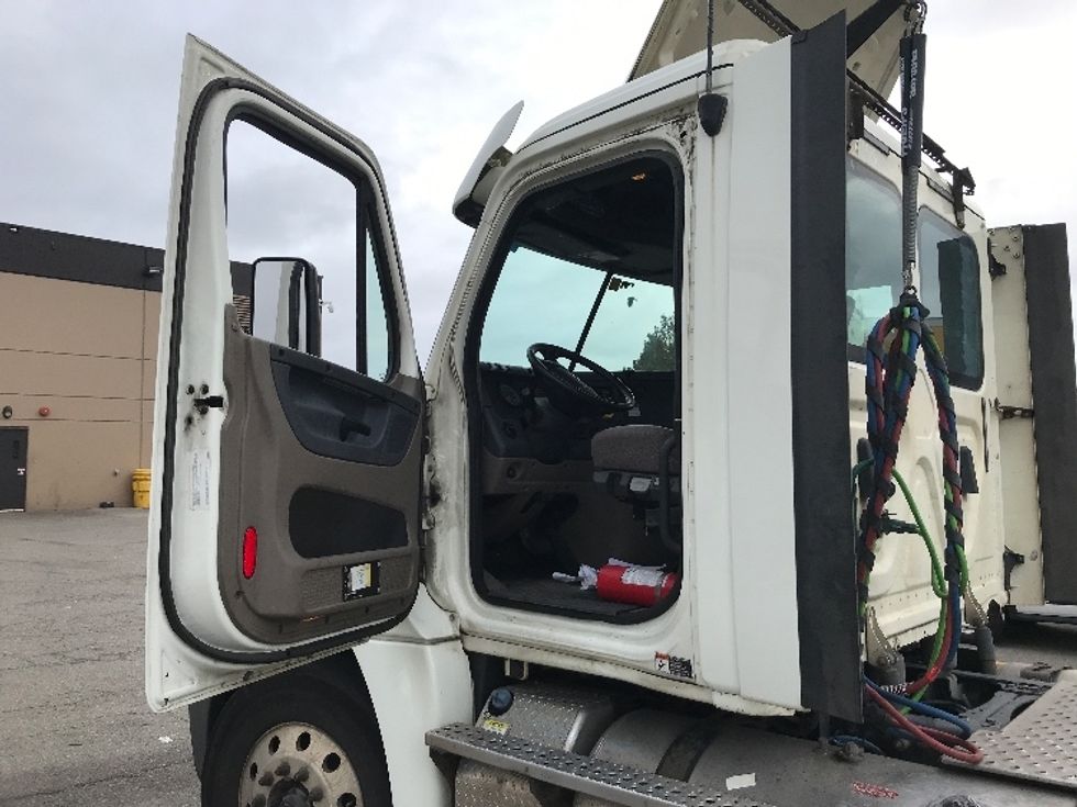 Day Cab Tractor-Heavy Duty Tractors-Freightliner-2018-Cascadia 12564ST-Delta-BC-272,161\n\t\tkm-$ 63,500 - Image 9