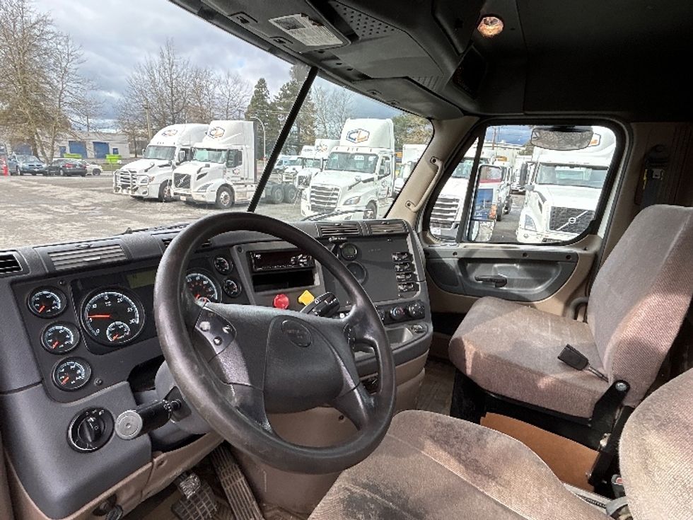 Day Cab Tractor-Heavy Duty Tractors-Freightliner-2018-Cascadia 12564ST-Delta-BC-315,804\n\t\tkm-$ 54,250 - Image 10