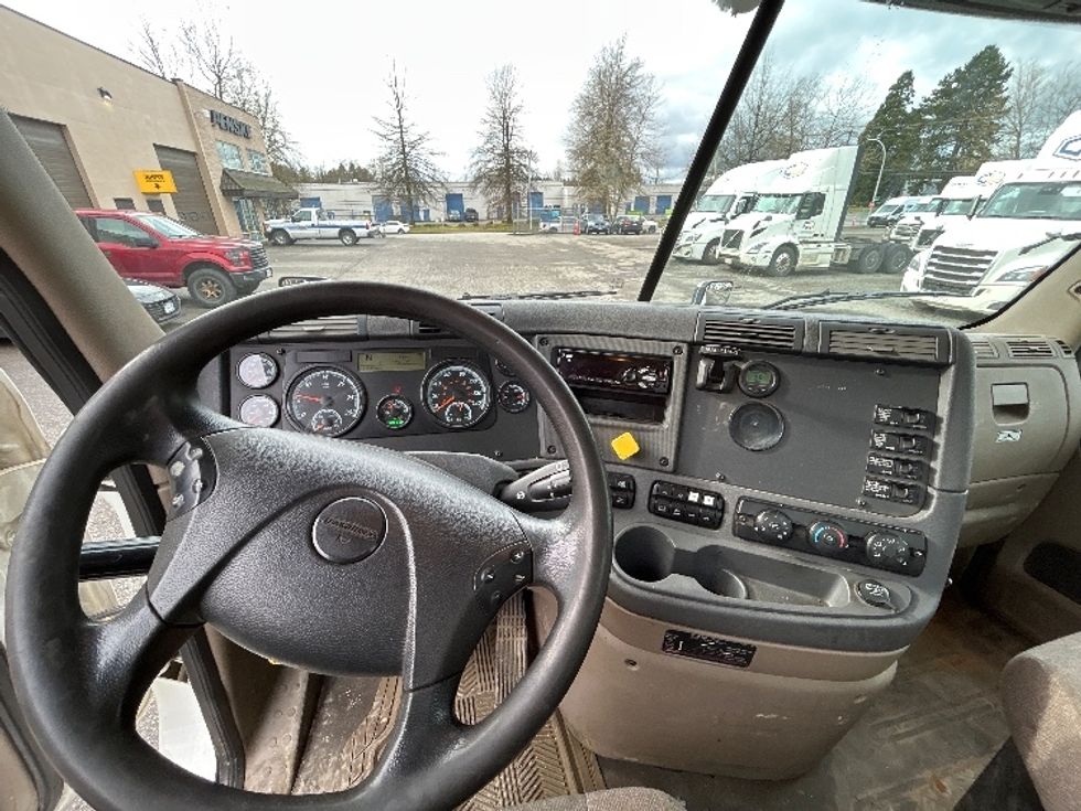 Day Cab Tractor-Heavy Duty Tractors-Freightliner-2018-Cascadia 12564ST-Delta-BC-315,804\n\t\tkm-$ 54,250 - Image 11