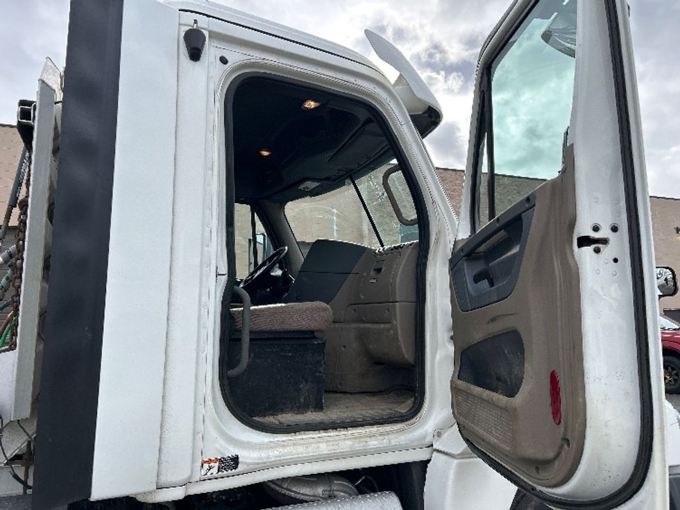 Day Cab Tractor-Heavy Duty Tractors-Freightliner-2018-Cascadia 12564ST-Delta-BC-315,804\n\t\tkm-$ 54,250 - Image 12