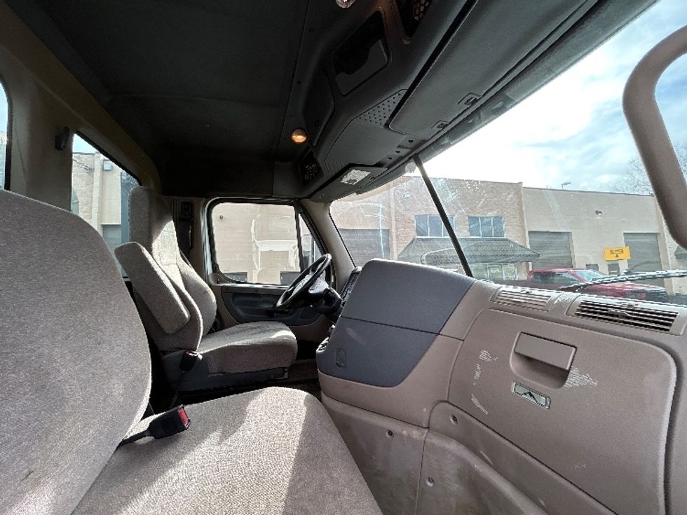 Day Cab Tractor-Heavy Duty Tractors-Freightliner-2018-Cascadia 12564ST-Delta-BC-315,804\n\t\tkm-$ 54,250 - Image 14