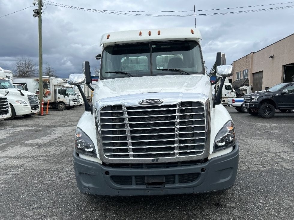 Day Cab Tractor-Heavy Duty Tractors-Freightliner-2018-Cascadia 12564ST-Delta-BC-315,804\n\t\tkm-$ 54,250 - Image 2