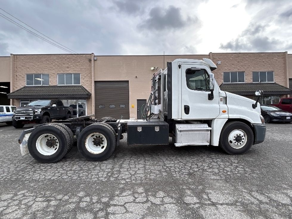 Day Cab Tractor-Heavy Duty Tractors-Freightliner-2018-Cascadia 12564ST-Delta-BC-315,804\n\t\tkm-$ 54,250 - Image 8