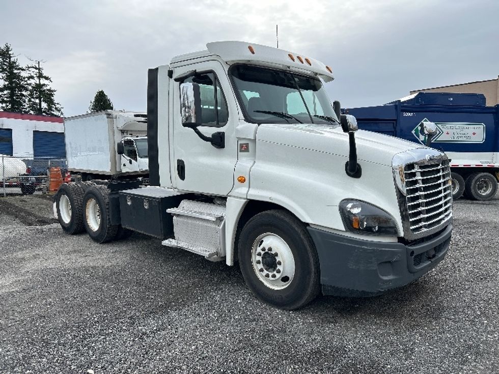 Day Cab Tractor-Heavy Duty Tractors-Freightliner-2018-Cascadia 12564ST-Delta-BC-338,072\n\t\tkm-$ 53,750 - Image 1