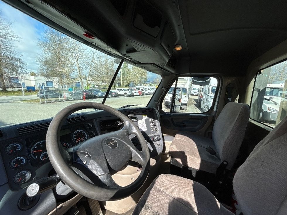 Day Cab Tractor-Heavy Duty Tractors-Freightliner-2018-Cascadia 12564ST-Delta-BC-338,072\n\t\tkm-$ 53,750 - Image 10