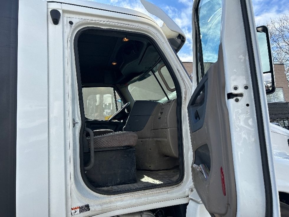 Day Cab Tractor-Heavy Duty Tractors-Freightliner-2018-Cascadia 12564ST-Delta-BC-338,072\n\t\tkm-$ 53,750 - Image 12