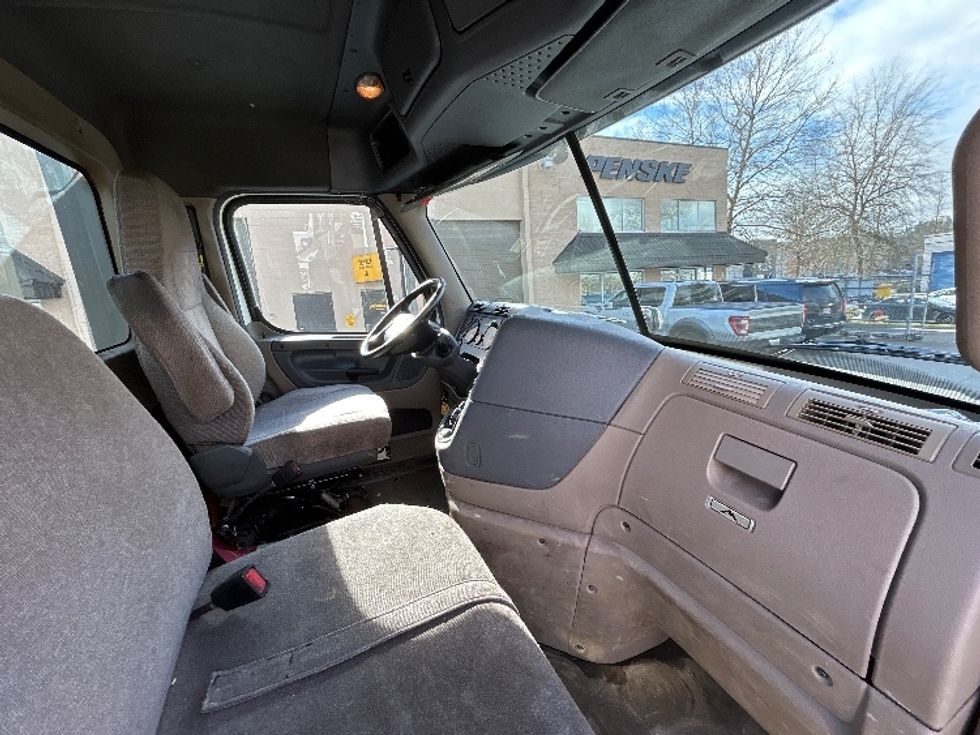Day Cab Tractor-Heavy Duty Tractors-Freightliner-2018-Cascadia 12564ST-Delta-BC-338,072\n\t\tkm-$ 53,750 - Image 14