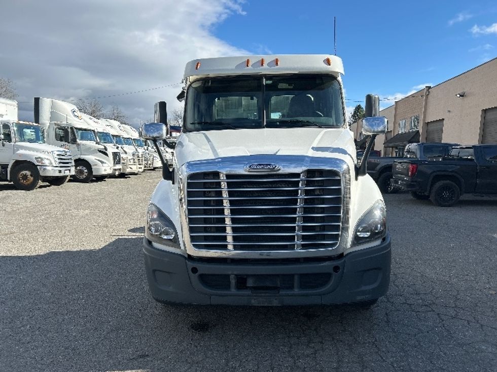 Day Cab Tractor-Heavy Duty Tractors-Freightliner-2018-Cascadia 12564ST-Delta-BC-338,072\n\t\tkm-$ 53,750 - Image 2