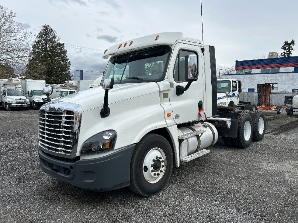Day Cab Tractor-Heavy Duty Tractors-Freightliner-2018-Cascadia 12564ST-Delta-BC-338,072\n\t\tkm-$ 53,750 - Image 3