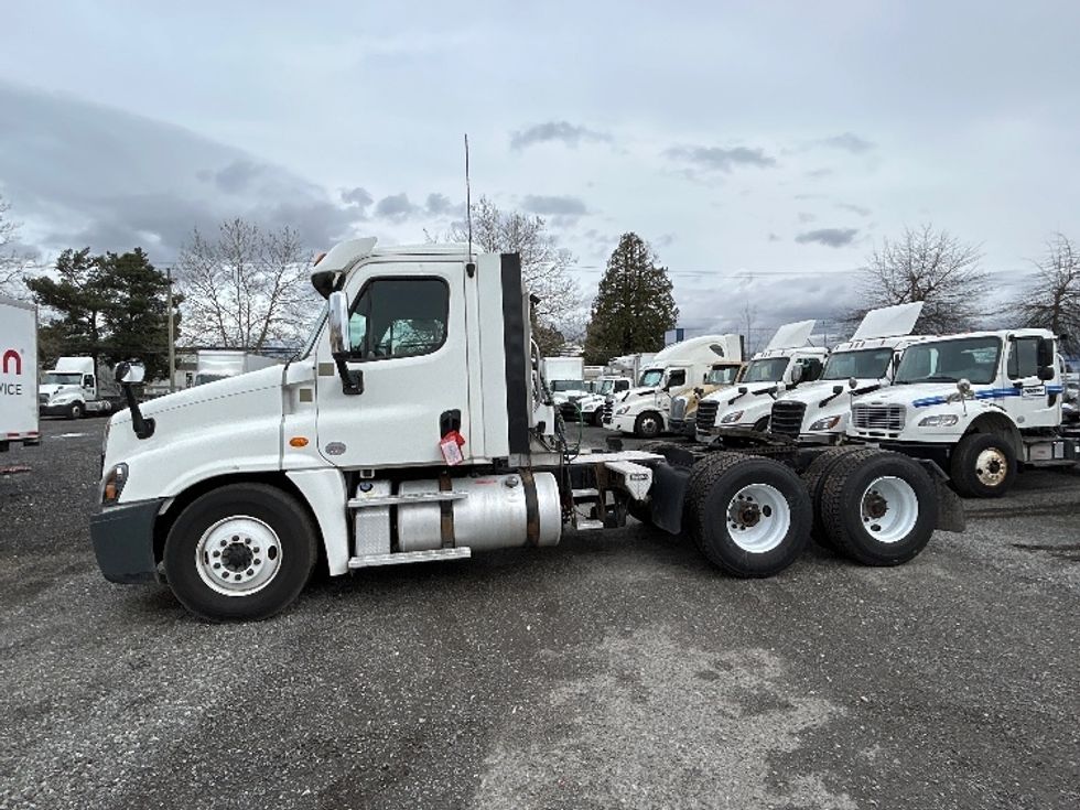 Day Cab Tractor-Heavy Duty Tractors-Freightliner-2018-Cascadia 12564ST-Delta-BC-338,072\n\t\tkm-$ 53,750 - Image 4