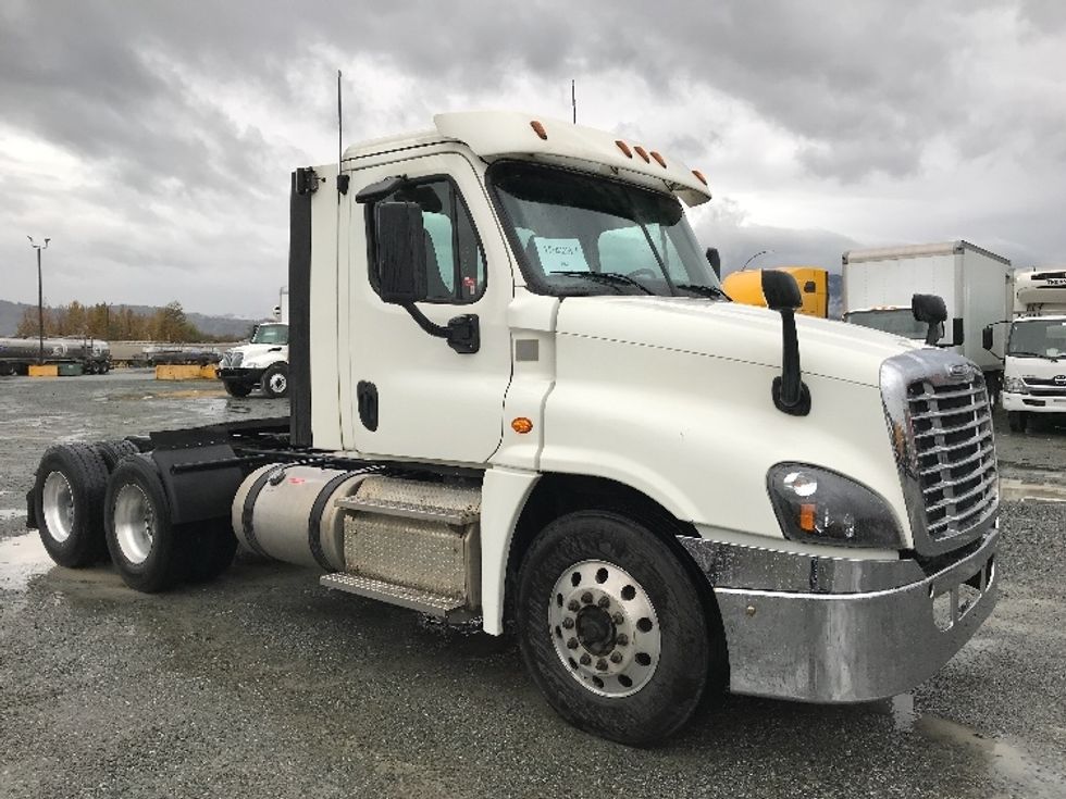 Day Cab Tractor-Heavy Duty Tractors-Freightliner-2018-Cascadia 12564ST-Delta-BC-493,323\n\t\tkm-$ 55,000 - Image 1