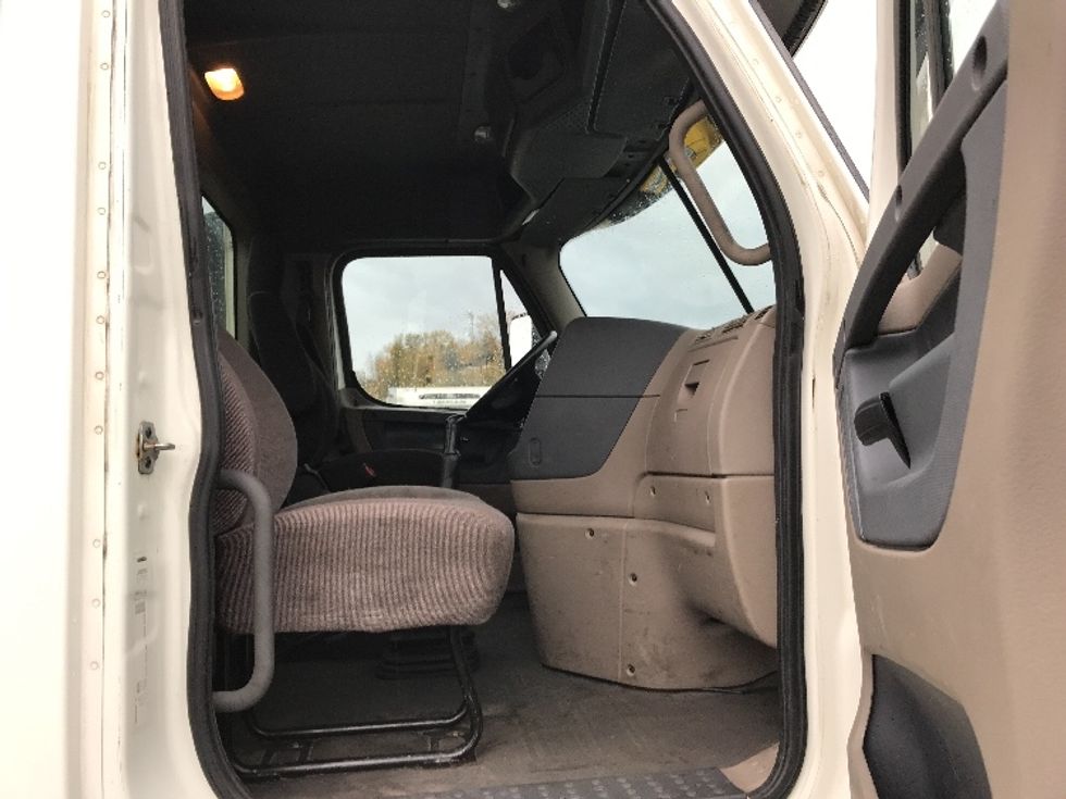 Day Cab Tractor-Heavy Duty Tractors-Freightliner-2018-Cascadia 12564ST-Delta-BC-493,323\n\t\tkm-$ 55,000 - Image 11