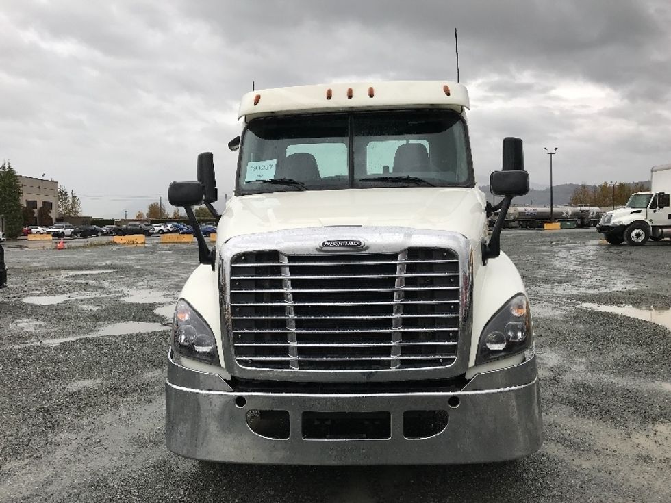 Day Cab Tractor-Heavy Duty Tractors-Freightliner-2018-Cascadia 12564ST-Delta-BC-493,323\n\t\tkm-$ 55,000 - Image 2